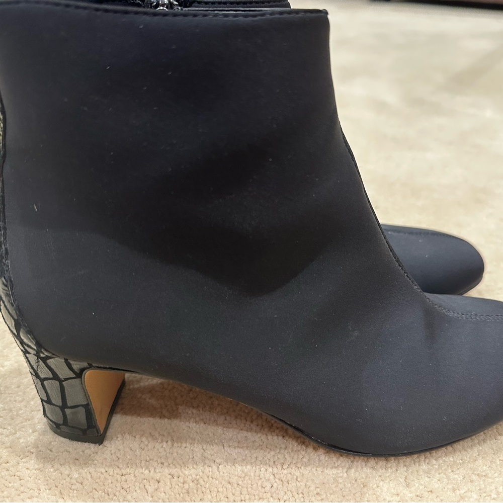 Donald J Pliner Ankle Bootie Boots. Fabric with detailed back. Perfect heel 8.5